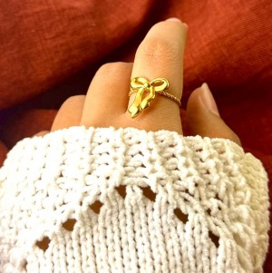 A bow Ring 