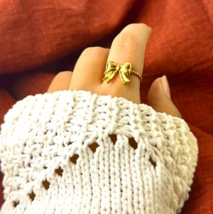 A bow Ring 