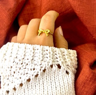  A bow Ring 