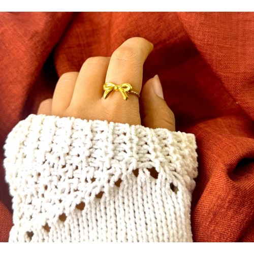  A bow Ring 